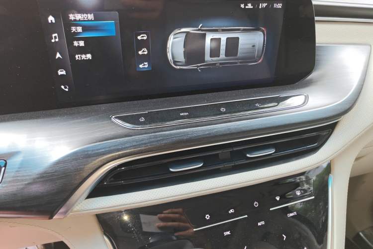 Used Buick GL8 2020 ES Land Cruiser 653T Comfort Edition Audio And AC Panel