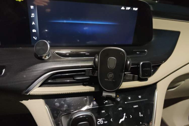 Used Buick GL8 2020 ES Land Cruiser 653T Comfort Edition Audio And AC Panel