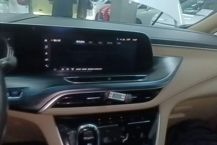 Used Buick GL8 2020 ES Land Cruiser 653T Luxury Edition Audio And AC Panel