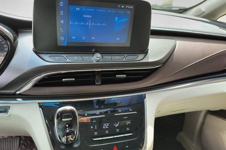 Used Buick GL8 2020 Land Cruiser Executive Class 652T Comfort Model Audio And AC Panel