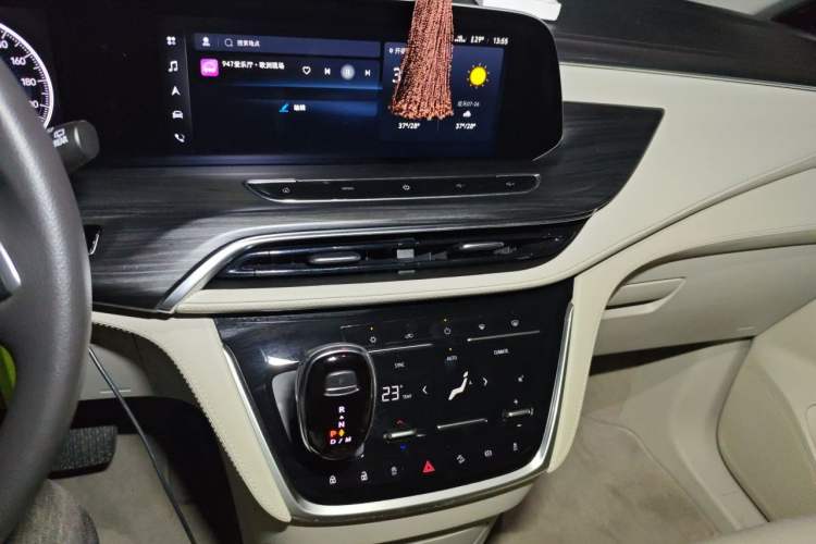 Used Buick GL8 2020 ES Land Cruiser 653T Comfort Edition Audio And AC Panel
