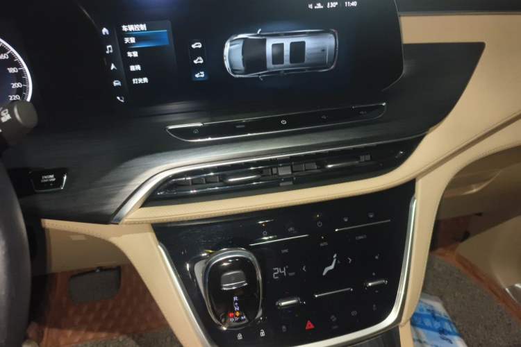 Used Buick GL8 2020 ES Land Cruiser 653T Luxury Edition Audio And AC Panel