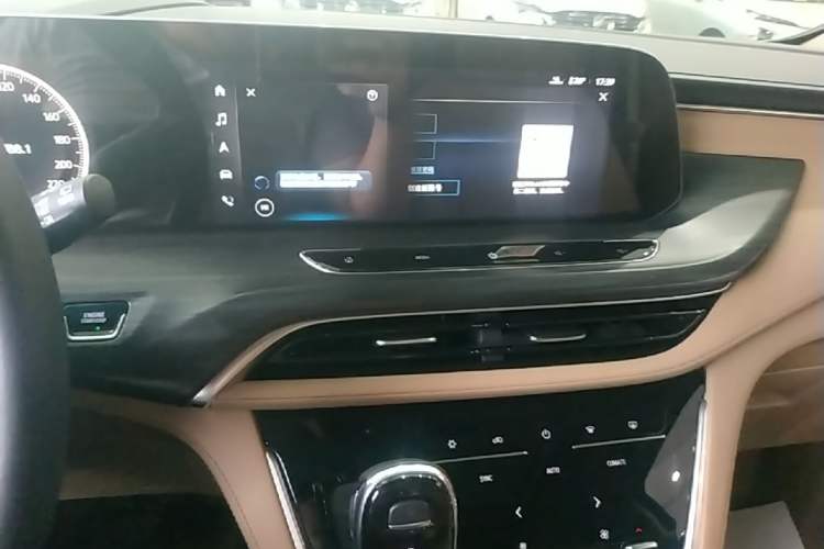 Used Buick GL8 2020 ES Land Cruiser 653T Luxury Model Audio And AC Panel