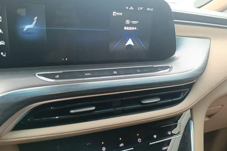 Used Buick GL8 2020 ES Land Cruiser 653T Luxury Edition Audio And AC Panel