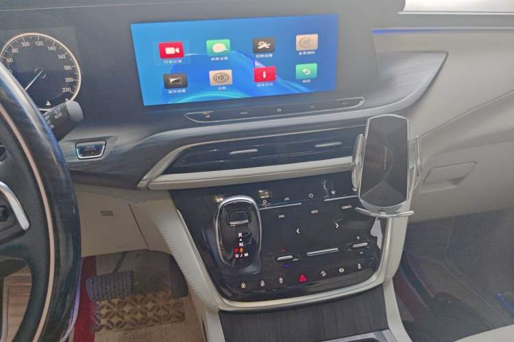 Used Buick GL8 2020 ES Land Cruiser 653T Comfort Edition Audio And AC Panel