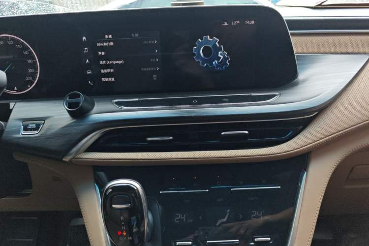 Used Buick GL8 2020 ES Land Cruiser 653T Flagship Model Audio And AC Panel