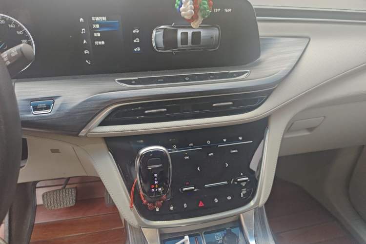 Used Buick GL8 2020 ES Land Cruiser 653T Comfort Edition Audio And AC Panel