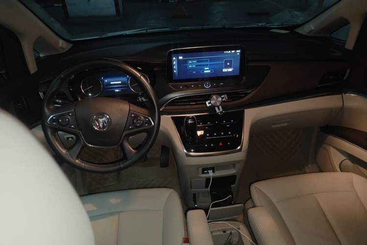 Used Buick GL8 2020 Land Business Class 652T Luxury Model Center Console