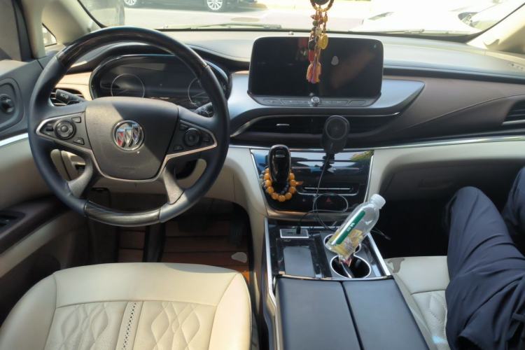 Used Buick GL8 2020 Land Business Class 652T Luxury Model Center Console