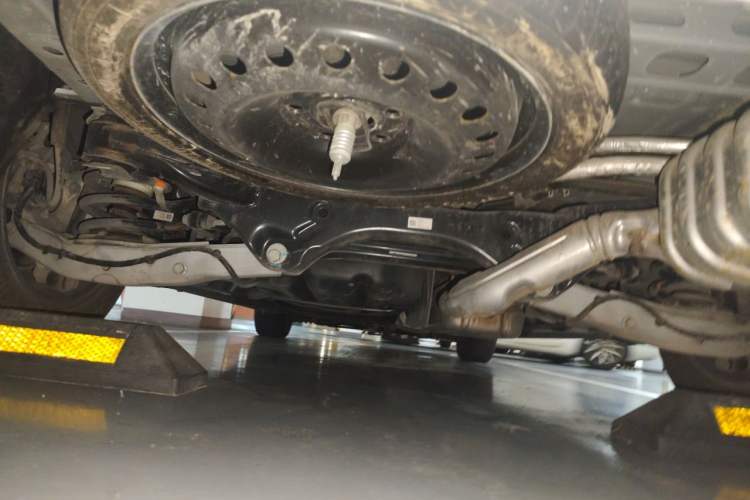 Used Buick GL8 2020 ES Land Cruiser 653T Comfort Edition Chassis Rear