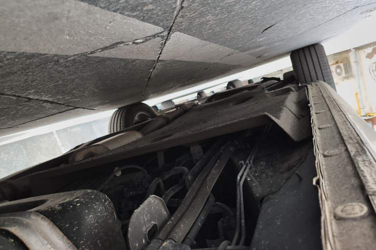Used Buick GL8 2020 Land Cruiser Executive Class 652T Comfort Model Chassis Rear Left