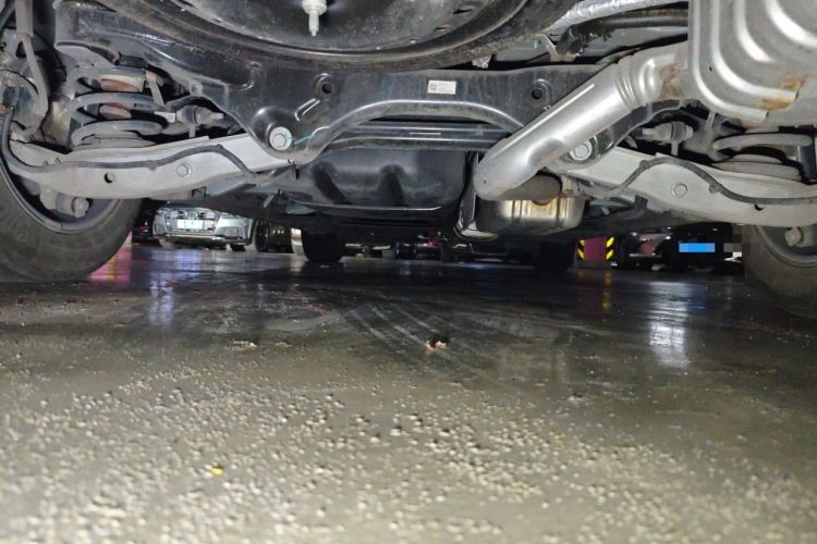 Used Buick GL8 2020 ES Land Cruiser 653T Comfort Edition Chassis Rear