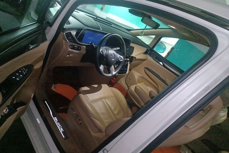 Used Buick GL8 2020 ES Land Cruiser 653T Flagship Model Driver Seat