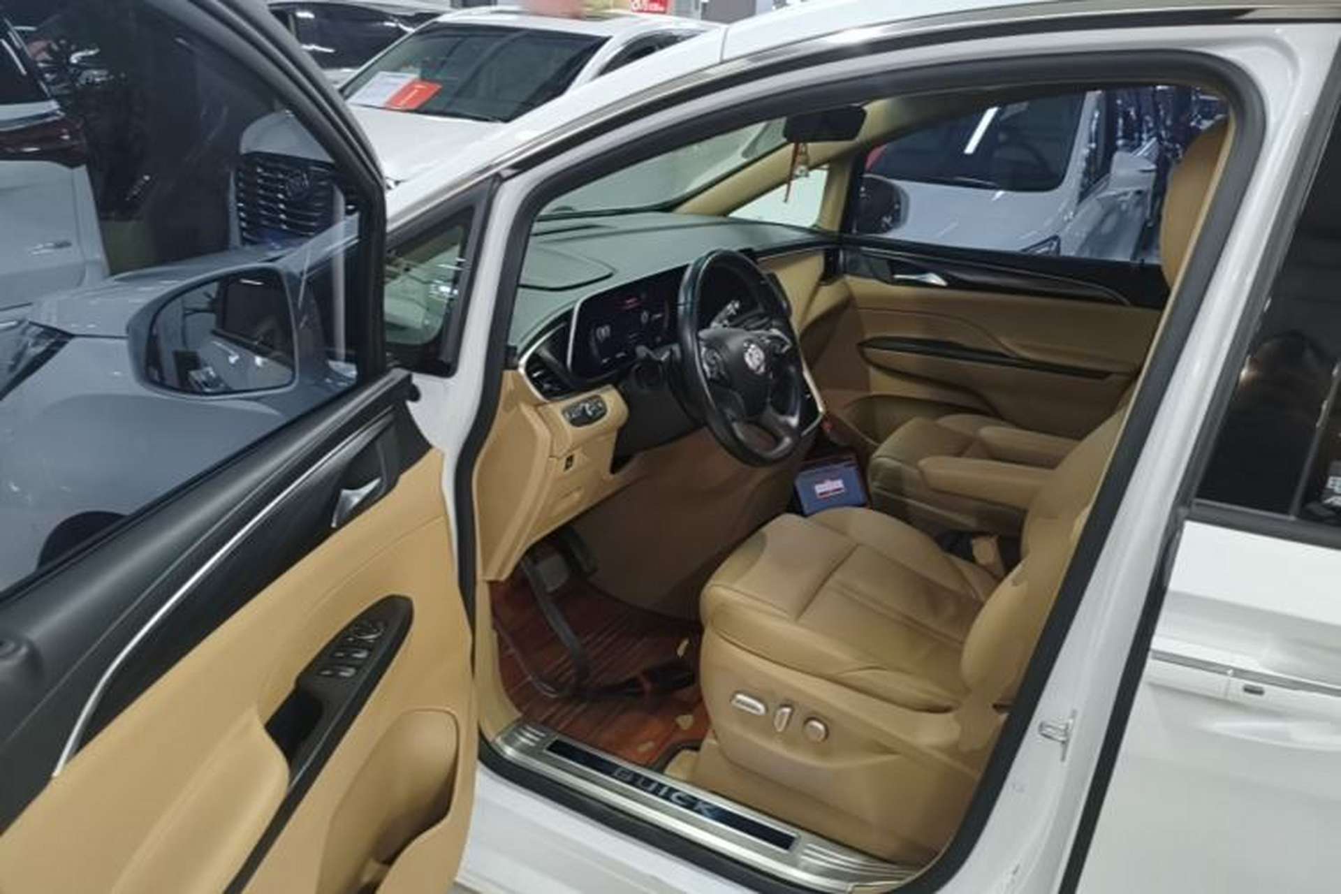 Used Buick GL8 2020 ES Land Cruiser 653T Luxury Model Driver Seat
