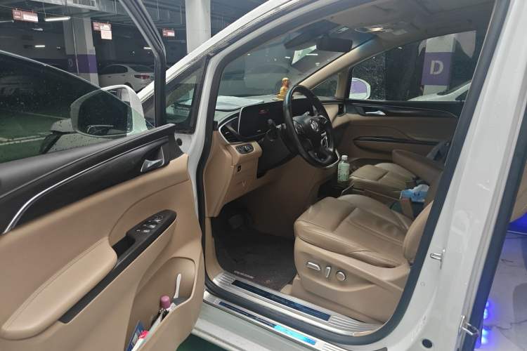 Used Buick GL8 2020 ES Land Cruiser 653T Luxury Model Driver Seat