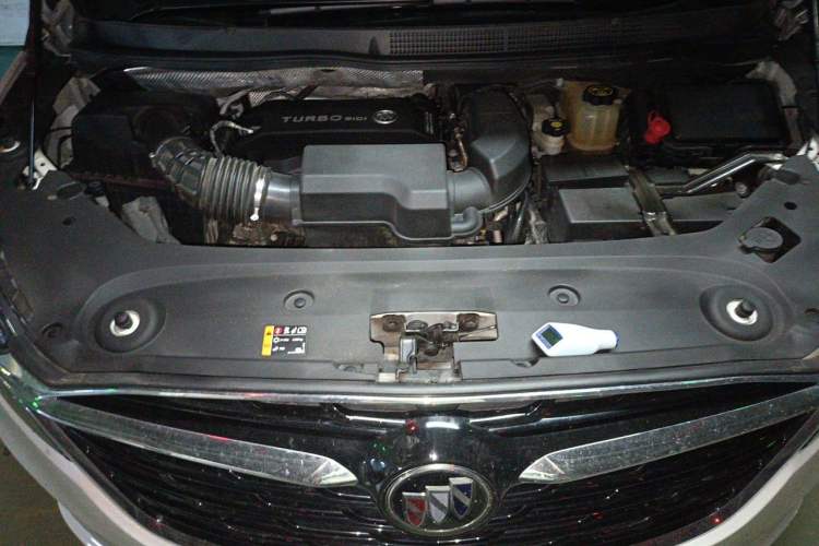Used Buick GL8 2020 ES Land Cruiser 653T Flagship Model Engine Bay