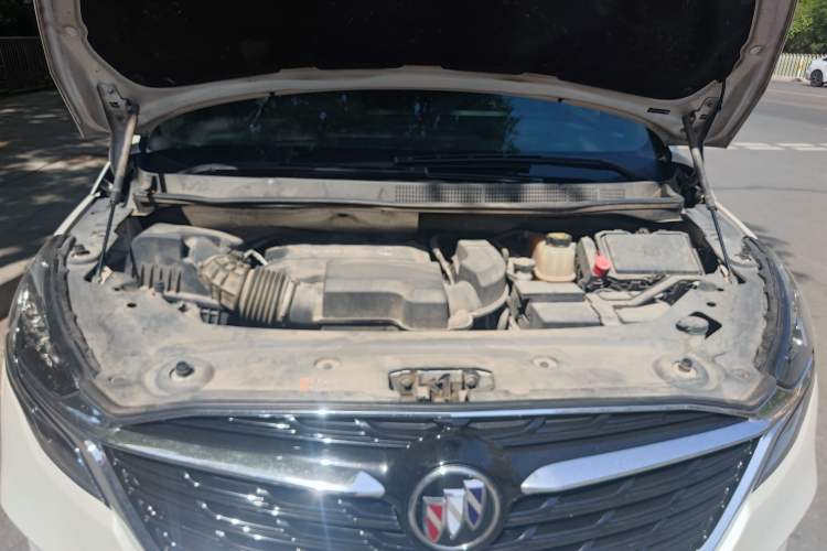 Used Buick GL8 2020 ES Land Cruiser 653T Luxury Model Engine Bay