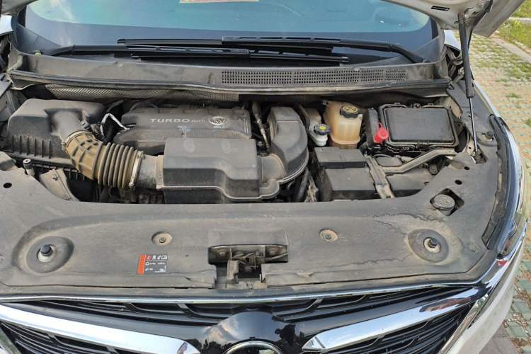 Used Buick GL8 2020 ES Land Cruiser 653T Luxury Model Engine Bay