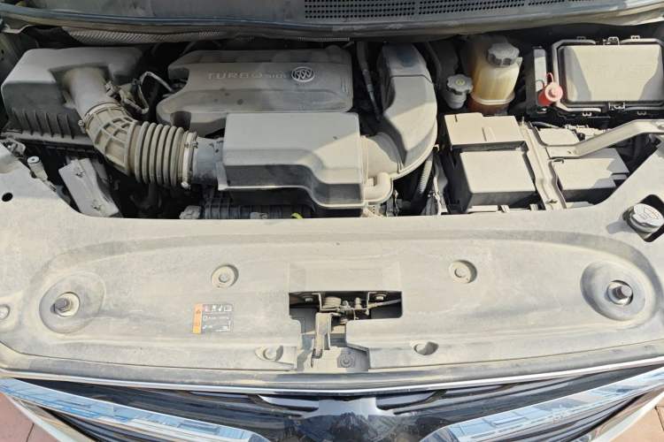 Used Buick GL8 2020 ES Land Cruiser 653T Luxury Model Engine Bay