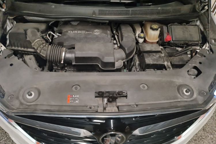 Used Buick GL8 2020 ES Land Cruiser 653T Luxury Model Engine Bay