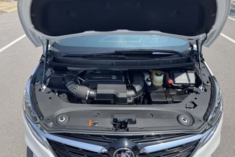 Used Buick GL8 2020 ES Land Cruiser 653T Luxury Model Engine Bay