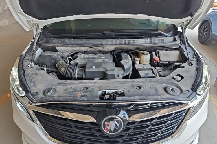 Used Buick GL8 2020 ES Land Cruiser 653T Luxury Model Engine Bay