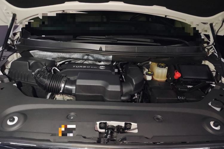 Used Buick GL8 2020 ES Land Cruiser 653T Luxury Model Engine Bay