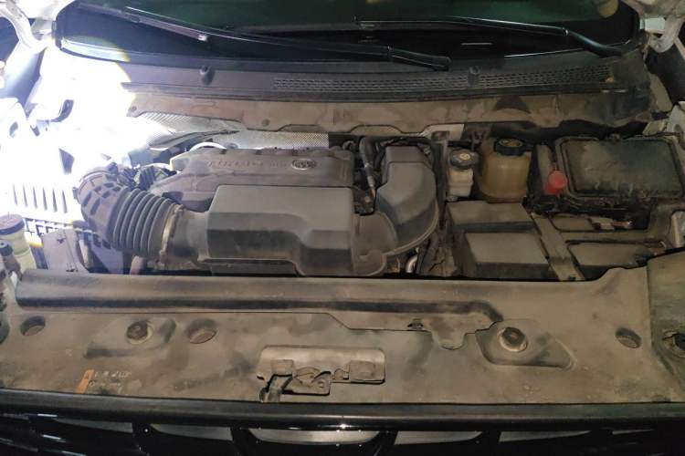 Used Buick GL8 2020 Land Business Class 652T Luxury Model Engine Bay