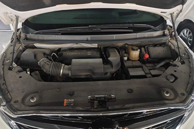 Used Buick GL8 2020 ES Land Cruiser 653T Smart Flagship Model Engine Bay