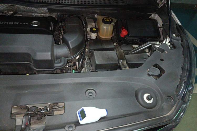 Used Buick GL8 2020 ES Land Cruiser 653T Flagship Model Engine Bay Left