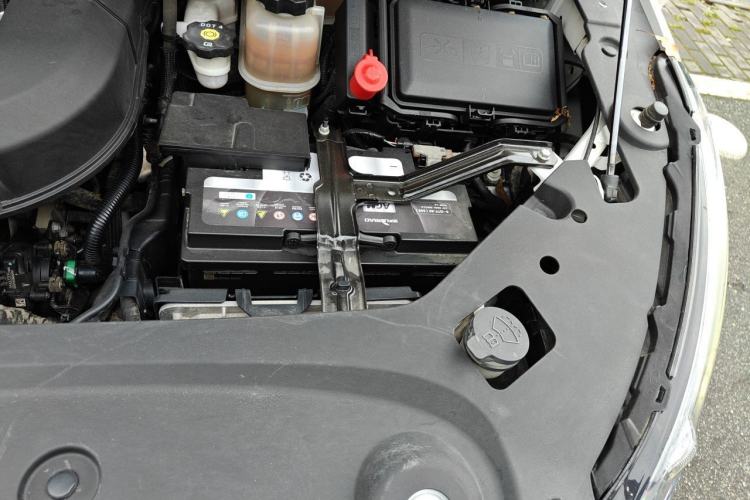 Used Buick GL8 2020 ES Land Cruiser 653T Comfort Edition Engine Bay Left