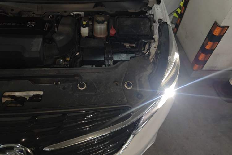 Used Buick GL8 2020 Land Business Class 652T Luxury Model Engine Bay Left