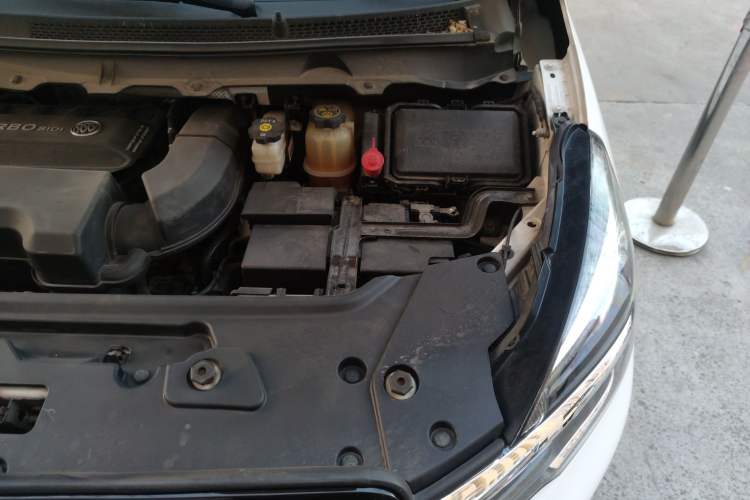 Used Buick GL8 2020 Land Business Class 652T Luxury Model Engine Bay Left