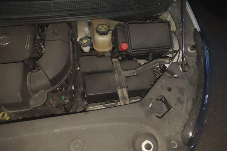 Used Buick GL8 2020 ES Land Cruiser 653T Luxury Edition Engine Bay Left