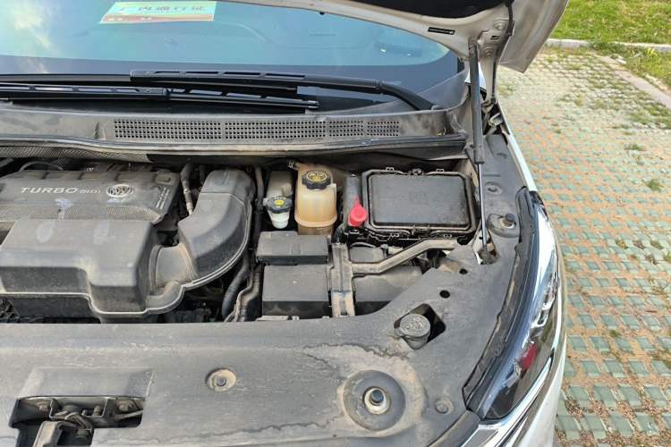 Used Buick GL8 2020 ES Land Cruiser 653T Luxury Model Engine Bay Left