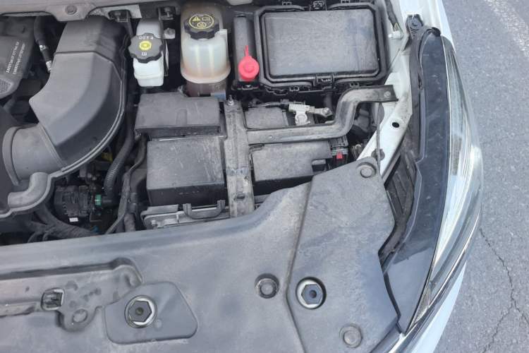 Used Buick GL8 2020 Land Business Class 652T Premium Model Engine Bay Left