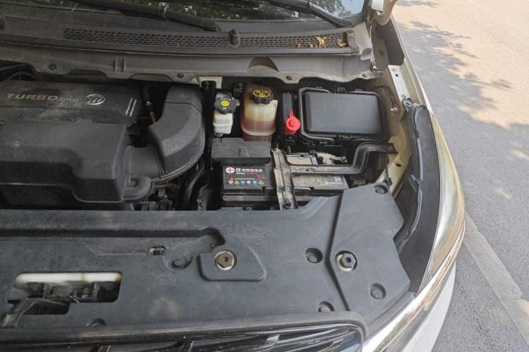 Used Buick GL8 2020 Land Cruiser Executive Class 652T Comfort Model Engine Bay Left