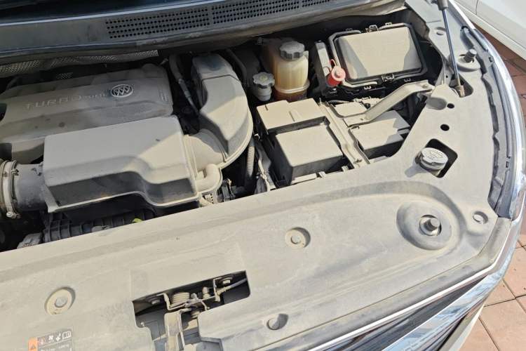 Used Buick GL8 2020 ES Land Cruiser 653T Luxury Model Engine Bay Left