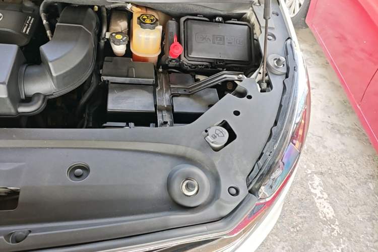 Used Buick GL8 2020 ES Land Cruiser 653T Comfort Edition Engine Bay Left