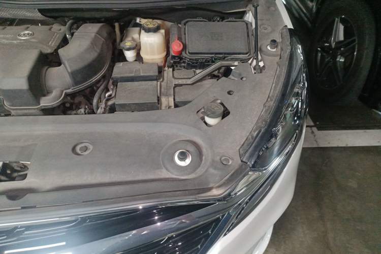 Used Buick GL8 2020 ES Land Cruiser 653T Flagship Model Engine Bay Left