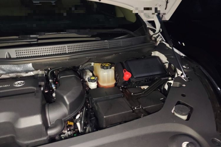 Used Buick GL8 2020 ES Land Cruiser 653T Luxury Model Engine Bay Left