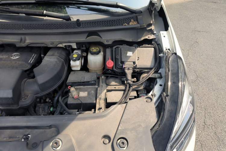 Used Buick GL8 2020 Land Business Class 652T Luxury Model Engine Bay Left