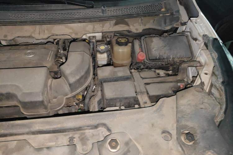 Used Buick GL8 2020 Land Business Class 652T Luxury Model Engine Bay Left