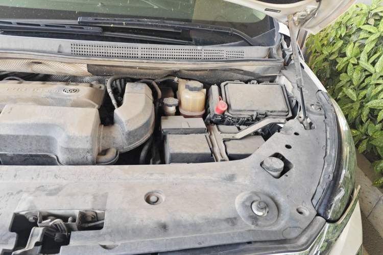 Used Buick GL8 2020 ES Land Cruiser 653T Comfort Edition Engine Bay Left