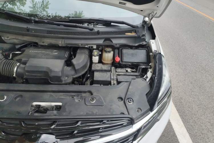 Used Buick GL8 2020 Land Business Class 652T Luxury Model Engine Bay Left