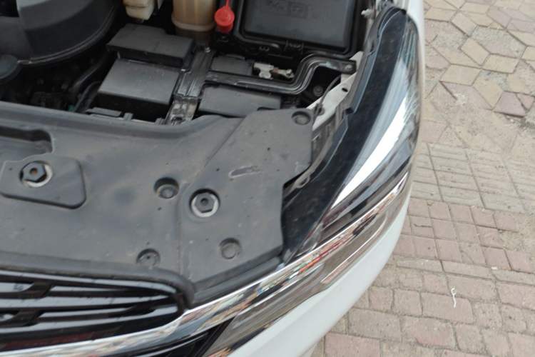 Used Buick GL8 2020 Land Business Class 652T Luxury Model Engine Bay Left