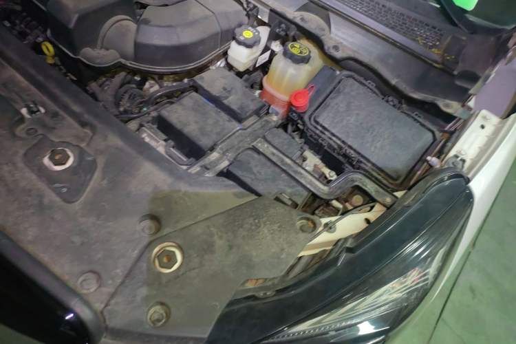 Used Buick GL8 2020 Land Business Class 652T Luxury Model Engine Bay Left