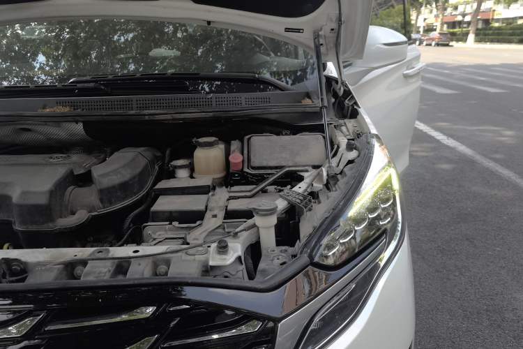 Used Buick GL8 2020 ES Land Cruiser 653T Luxury Edition Engine Bay Left