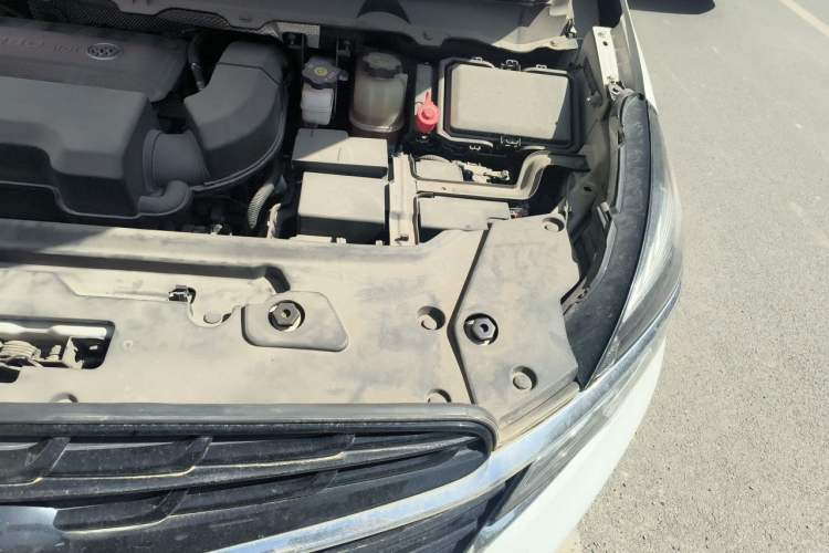 Used Buick GL8 2020 Land Business Class 652T Premium Model Engine Bay Left