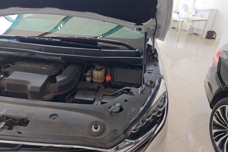 Used Buick GL8 2020 ES Land Cruiser 653T Luxury Model Engine Bay Left